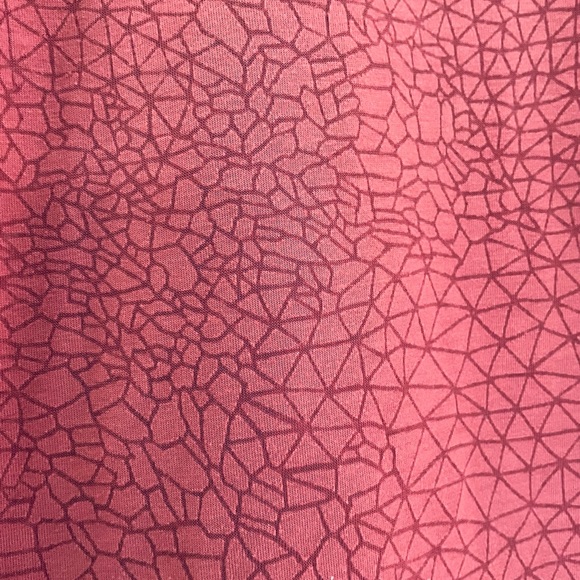 Lululemon Geometric-Pattern Coral Pink Tee - Picture 3 of 4